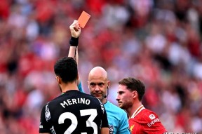 星空娱乐官网-里程碑夜！阿贾克斯队长鼓劲，英超加时末段刷纪录，球迷炸锅，身体对抗强度拉满的简单介绍